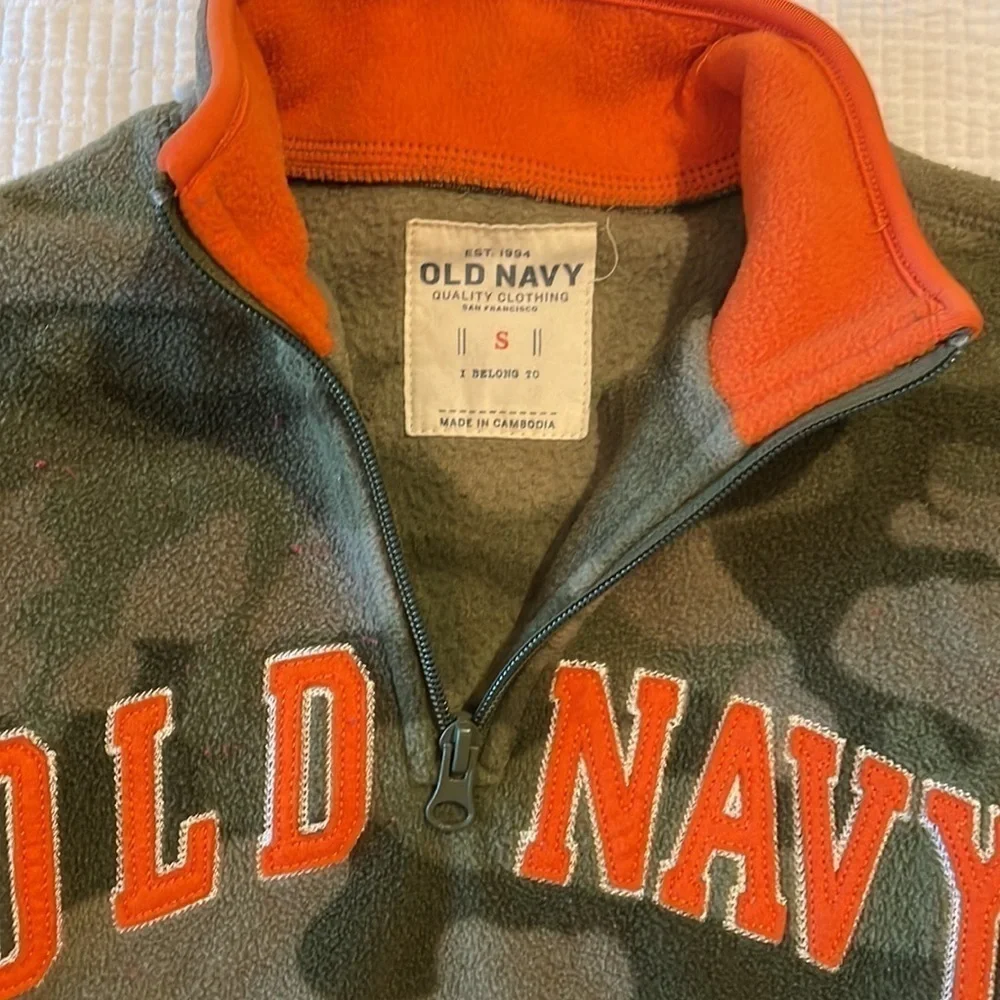 Old Navy boys camo fleece pullover 💚🤎🧡